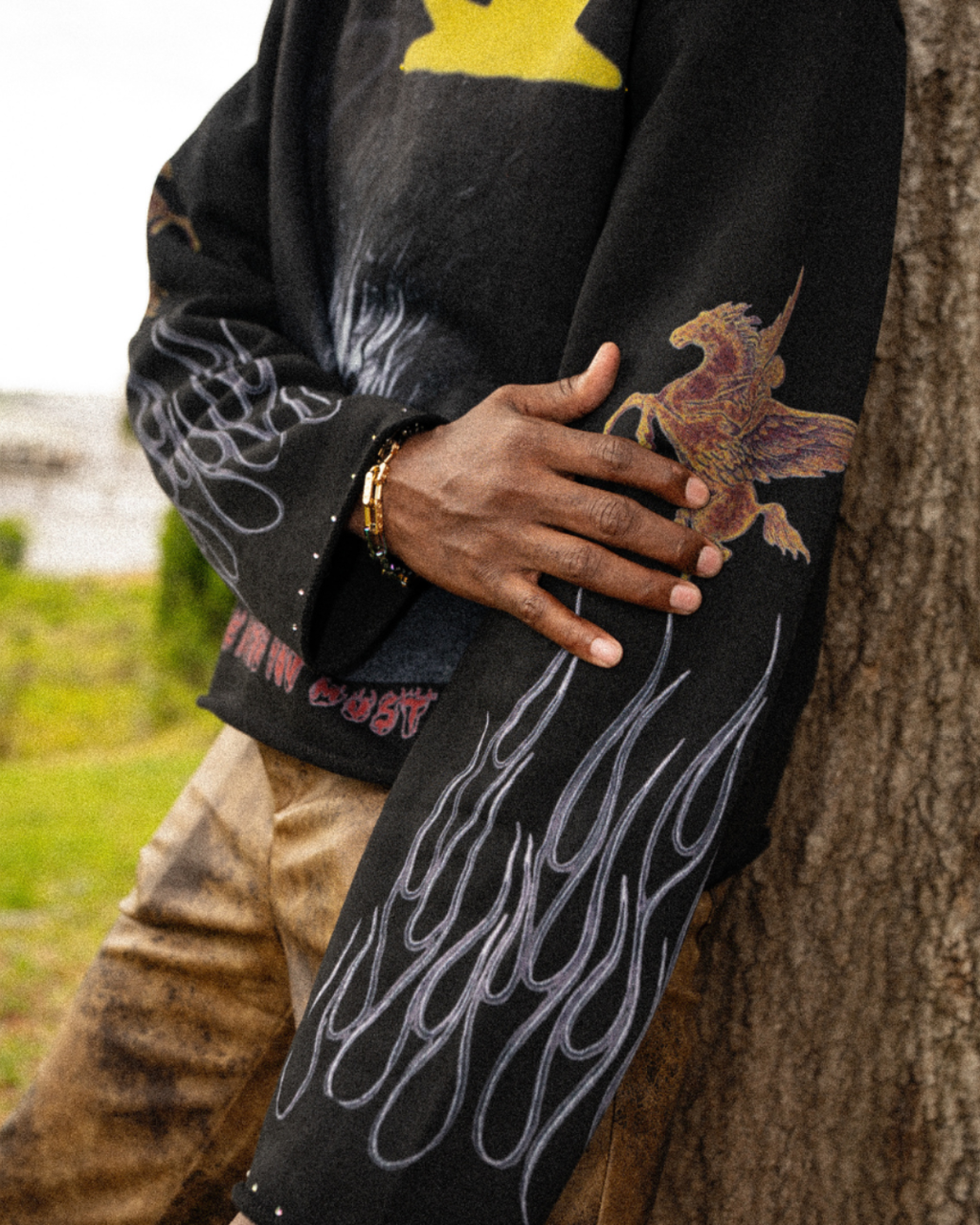 BURN A STAR – CREWNECK